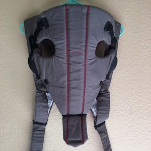 baby bjorn carrier grey and red